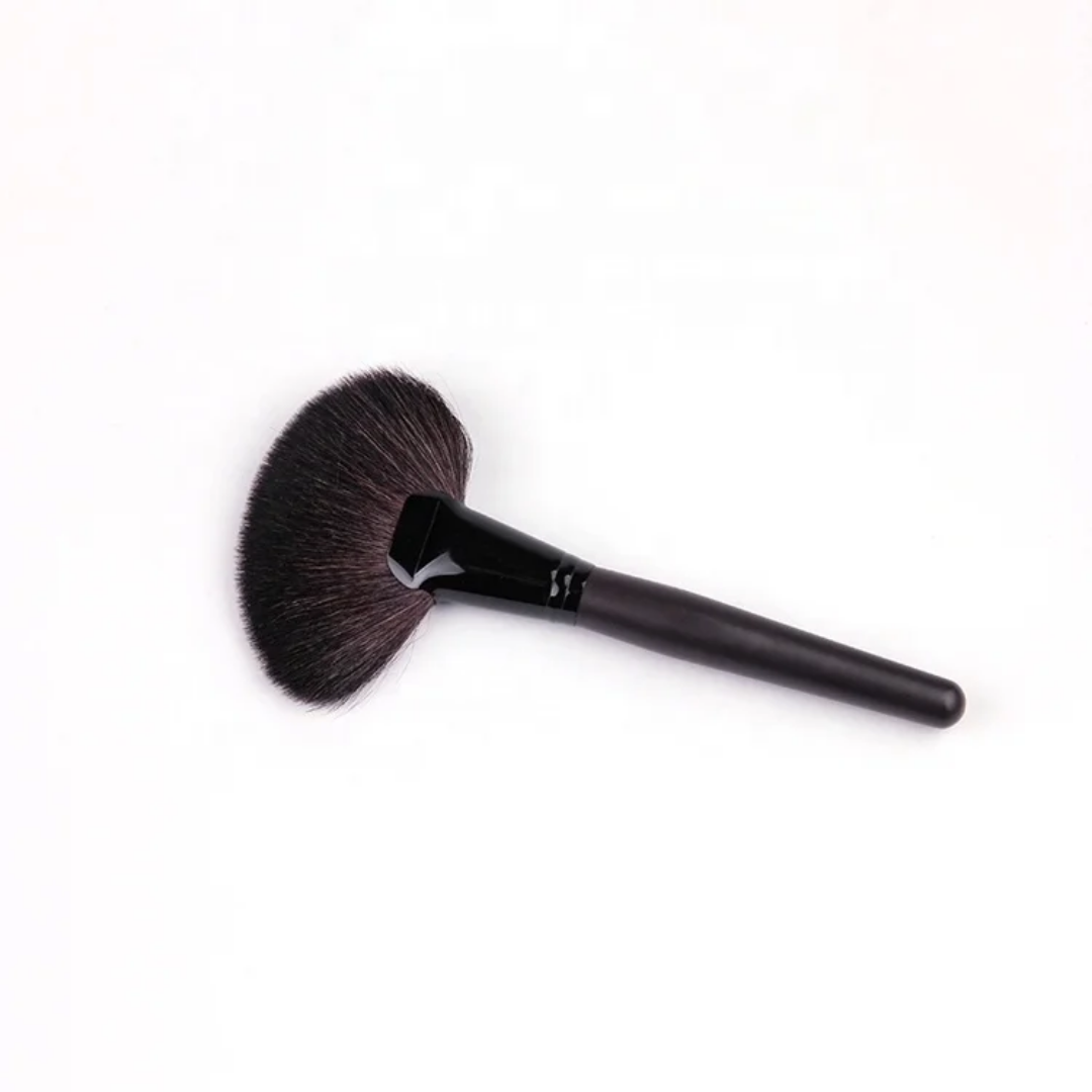 Pinceau Éventail XXL Professionnel - Poudre Libre, Blush & Contouring
