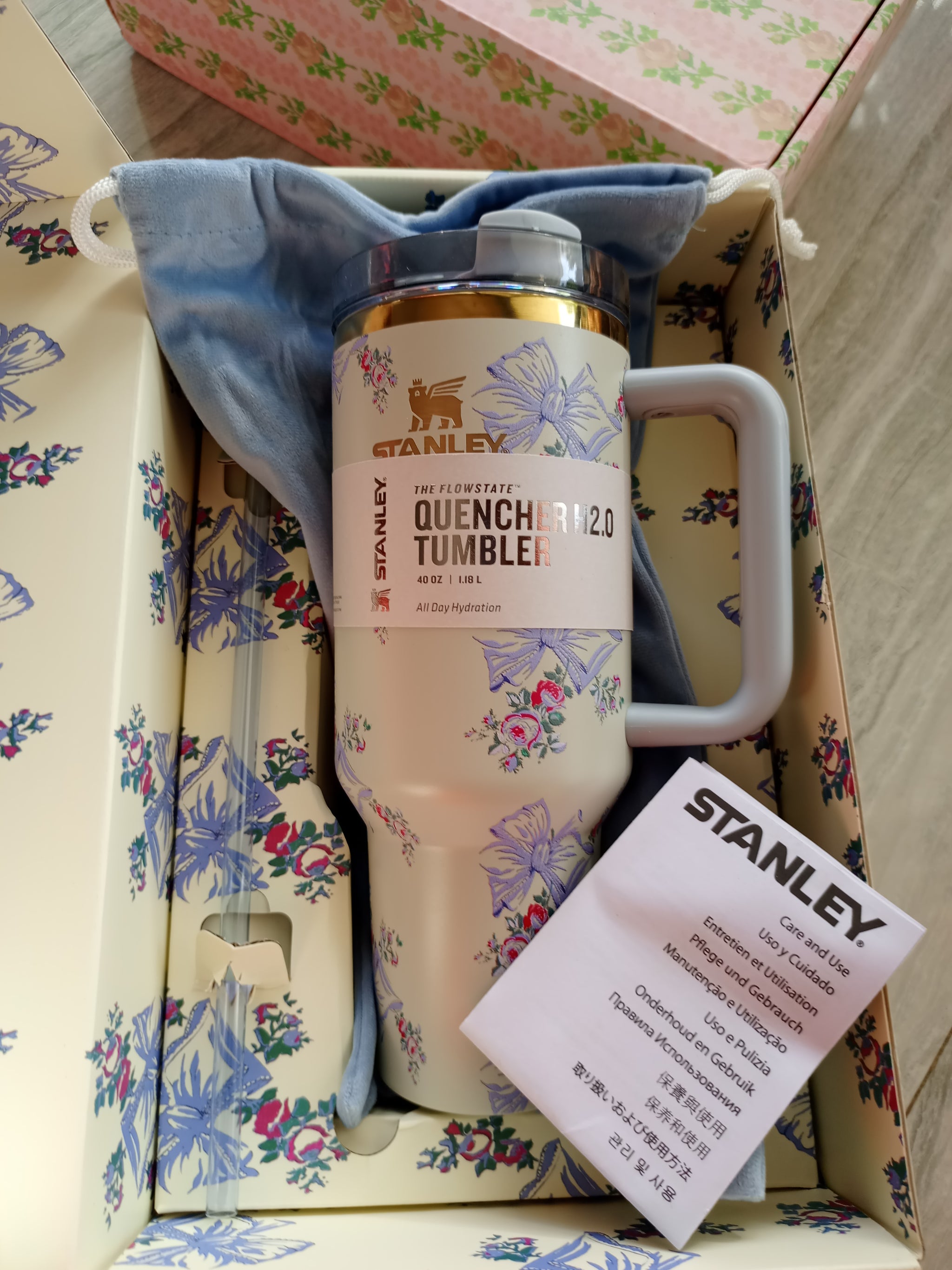 Stanley x LoveShackFancy Limited Edition Quencher H2.0 FlowState™ Tumbler - 40oz (Édition Ribbon & Floral)