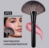 Pinceau Éventail XXL Professionnel - Poudre Libre, Blush & Contouring