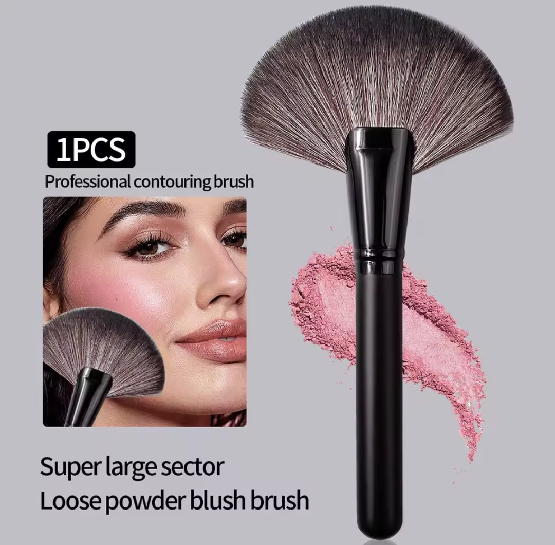 Pinceau Éventail XXL Professionnel - Poudre Libre, Blush & Contouring